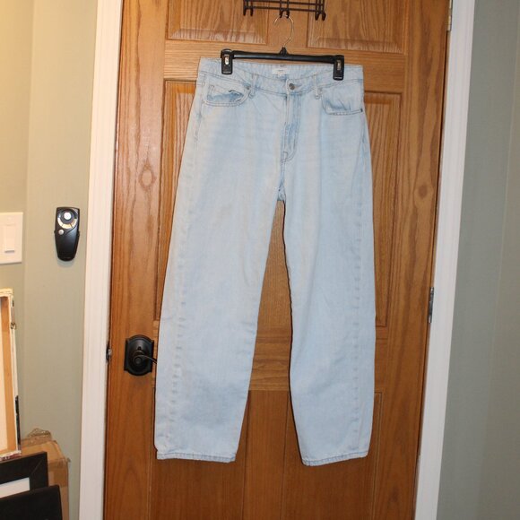 Forever 21 Premium Light Wash Relaxed Fit Jean - Size 29 - Picture 1 of 11